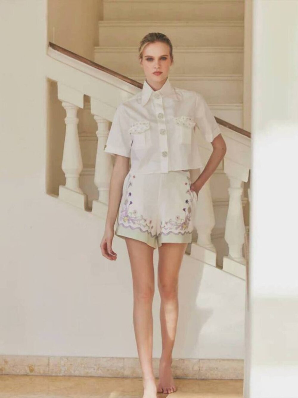 NEW PAMELA STEVENSON lisu short in white / multi Size Large